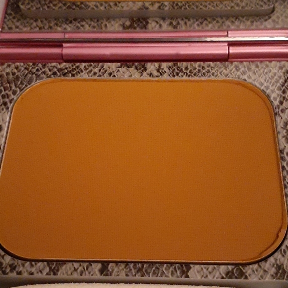 Powder Bronzer - Picture 5 of 6